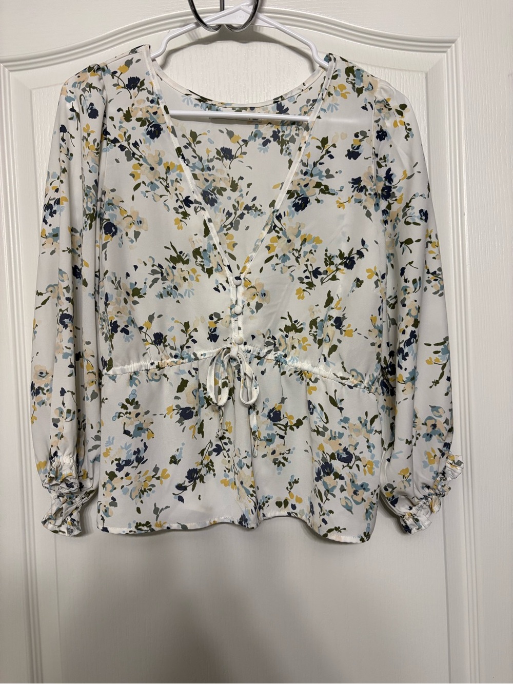 Abercrombie & Fitch White Floral V-Neck Tie-Front Blouse